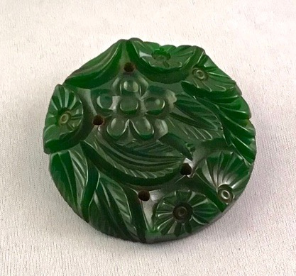 BP294 round carved green pin